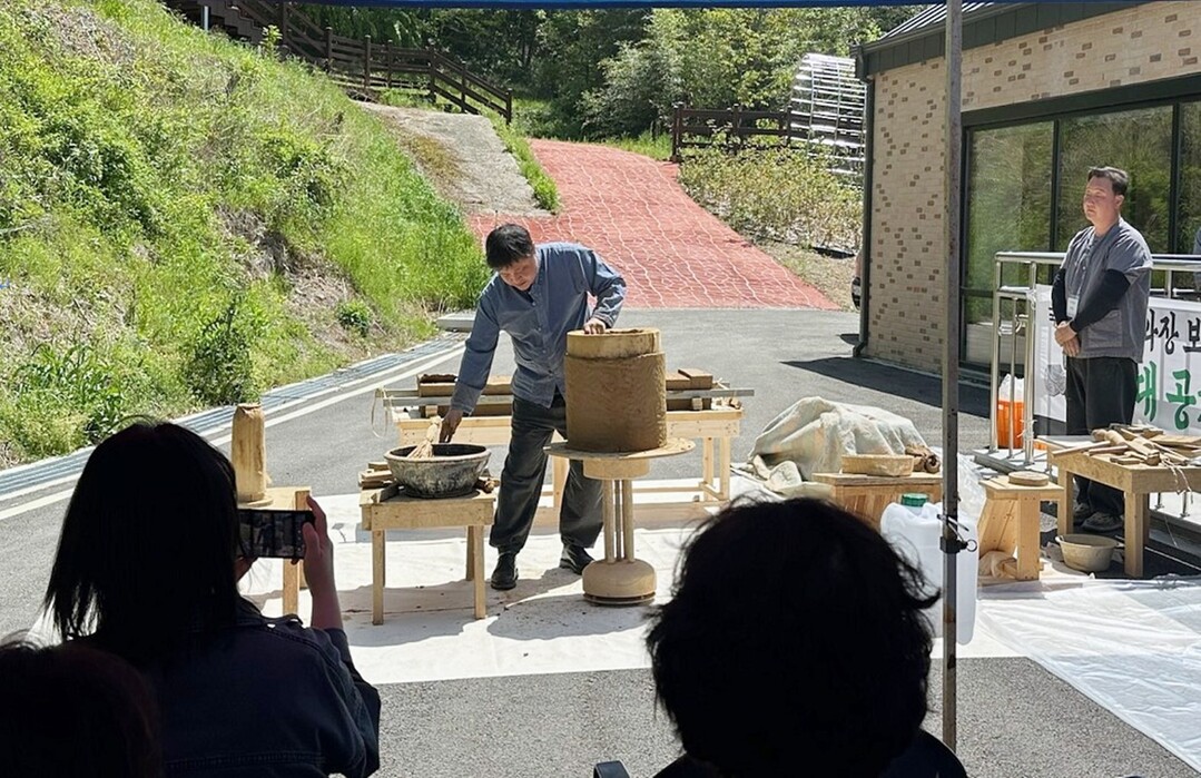 흙 만지고 기와 빚고…장흥군, 전통문...