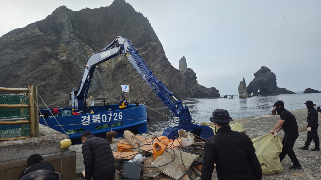 경북도, 선박동원 독도 해양쓰레기 수...