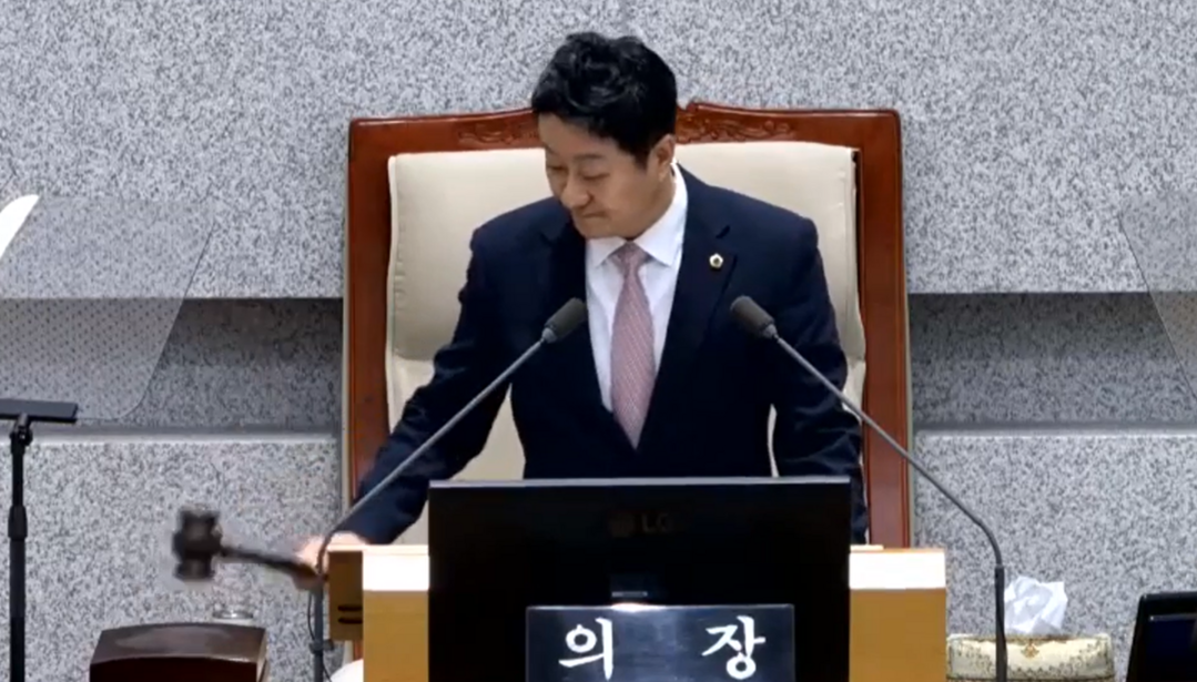 민주-국힘 힘겨루기, 본회의 10시간...