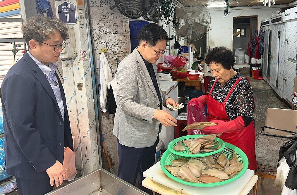 동서발전, 울산 전통시장서 장보기 함...
