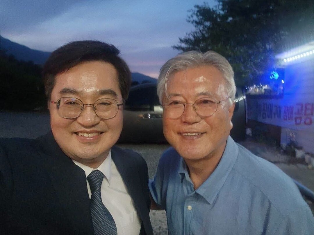 퇴임 인사차 양산 찾은 김동연 &qu...