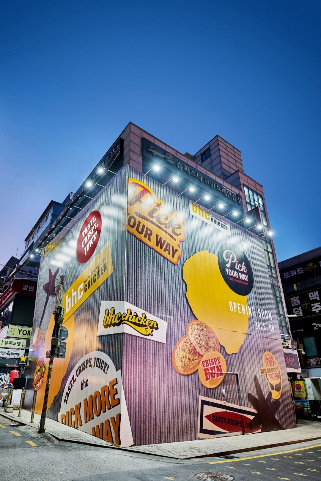 bhc, 강남역에 플래그십 스토어 8...