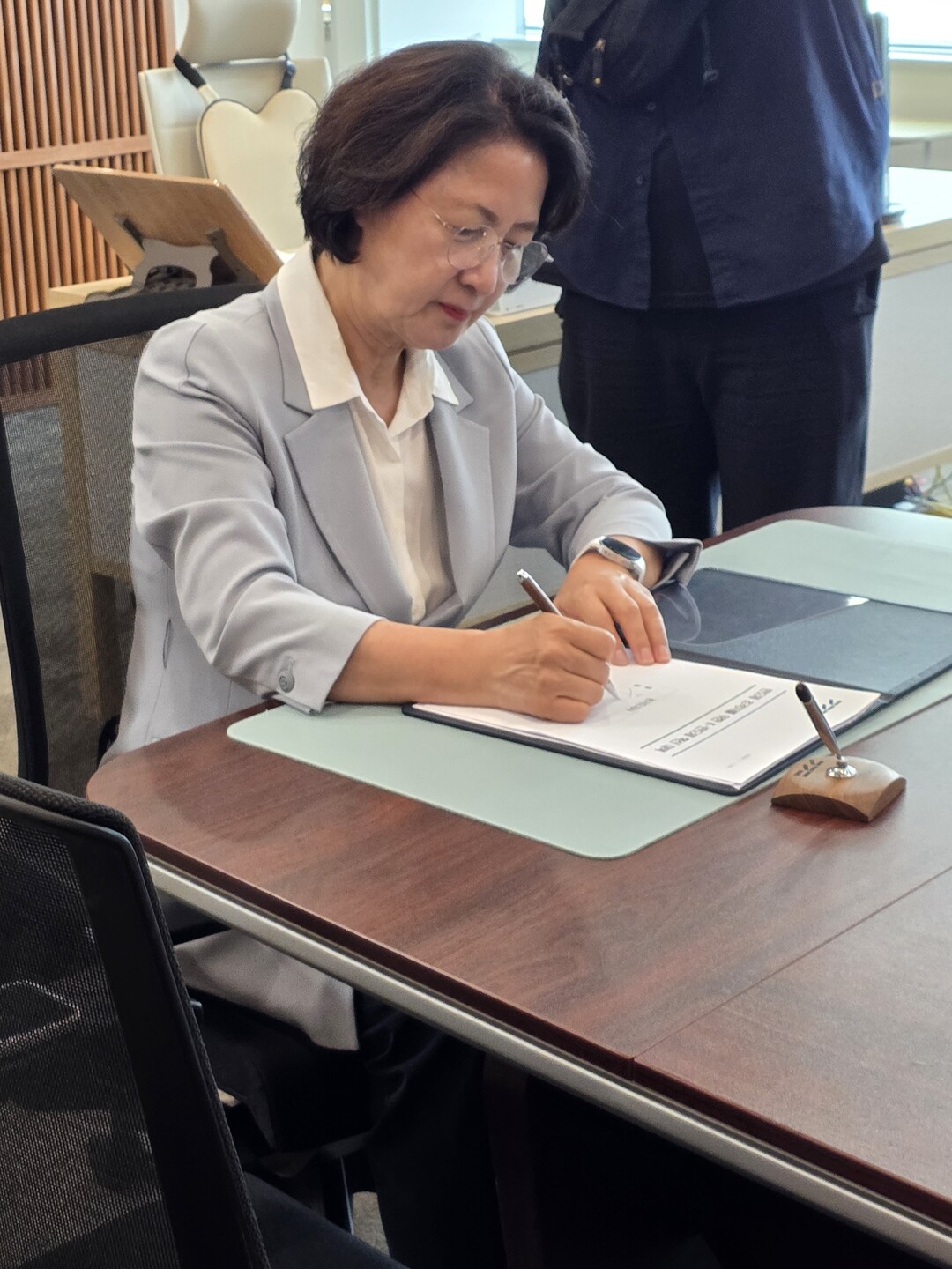 추미애 취임 1호 결제는 '반...