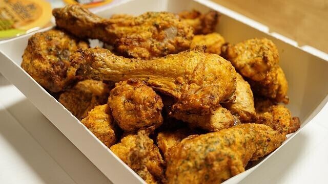 [기자의 눈] '치킨값'...