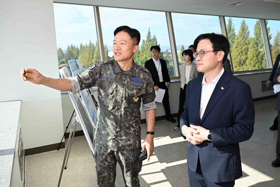SK 회장 방문 사흘 만에 김정관 산...