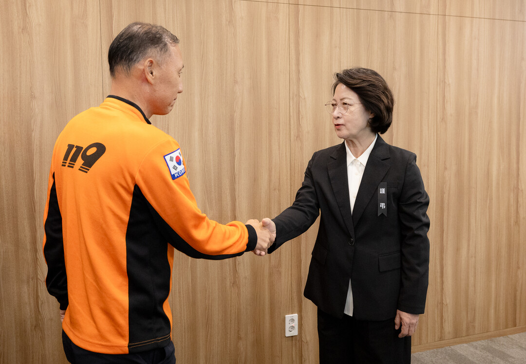 추미애 지사, 집무실 찾은 소방공무원...
