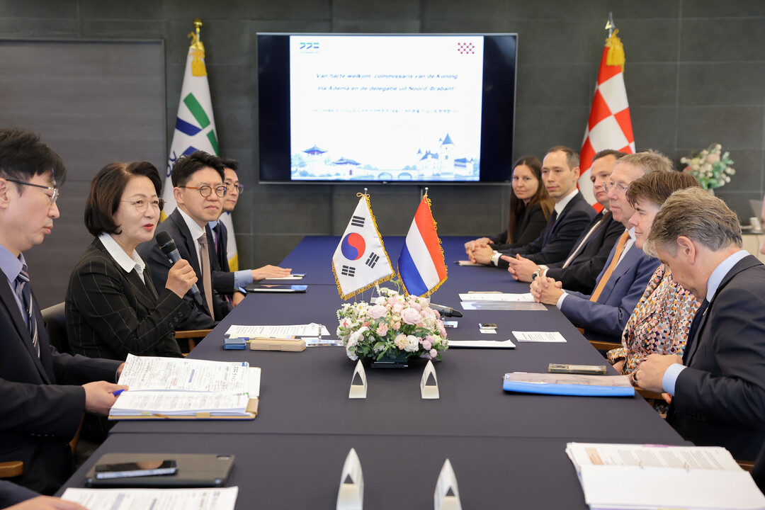 추미애 지사, 네덜란드 주지사 만나 ...